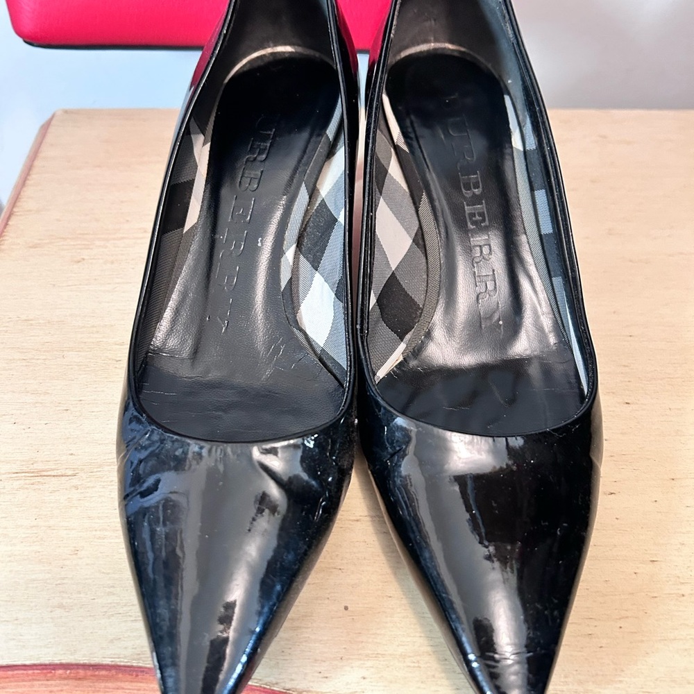 Authentic BURBERRY Black Patent Leather Heels - Picture 4 of 6